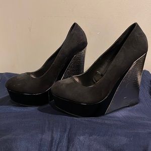 BRAND NEW Forever 21 Suede and Metallic Platform Wedges